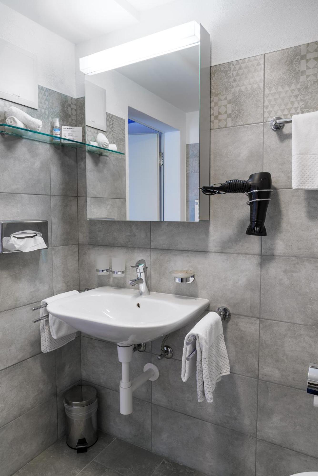 Ca' Del Borgo, Rooms & Suites Poschiavo Rum bild